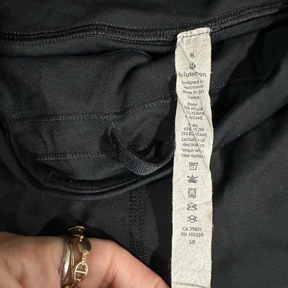 Lululemon Black Leggings EUC size 8 no flaws inseam 23” - Picture 7 of 7